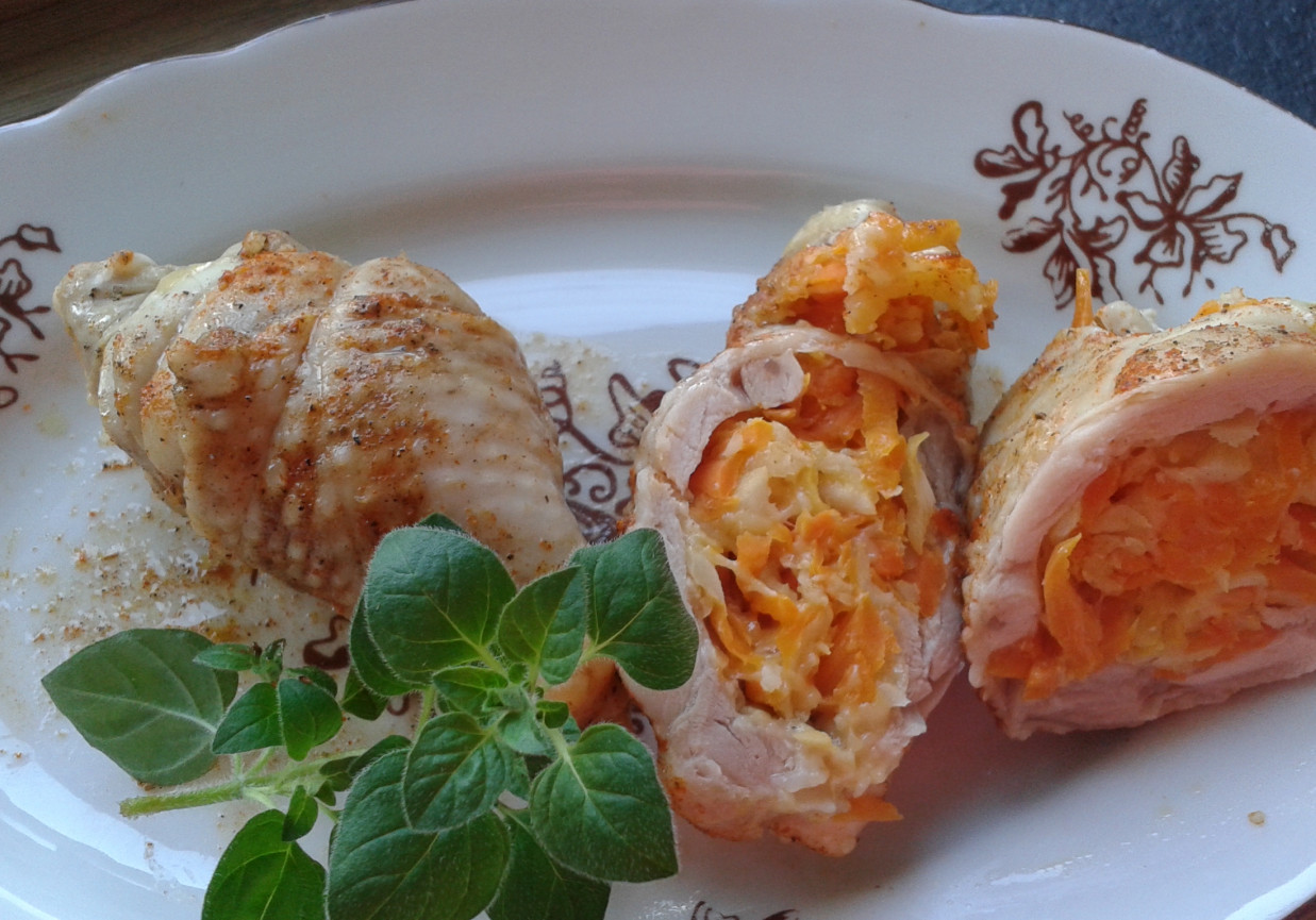 Faszerowane udka z kurczaka w aromacie ziół i czosnku  foto