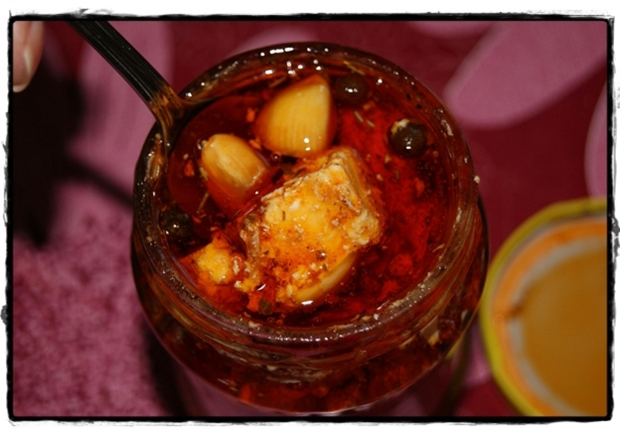 Feta z chilli, imbirem i czosnkiem foto