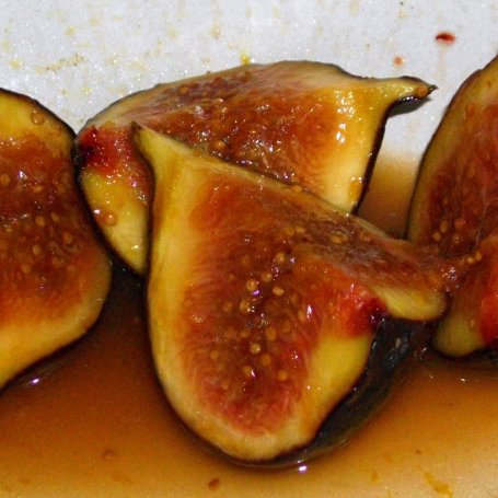 Krok 3 - Figi karmelizowane w miodzie z likierem figowym foto