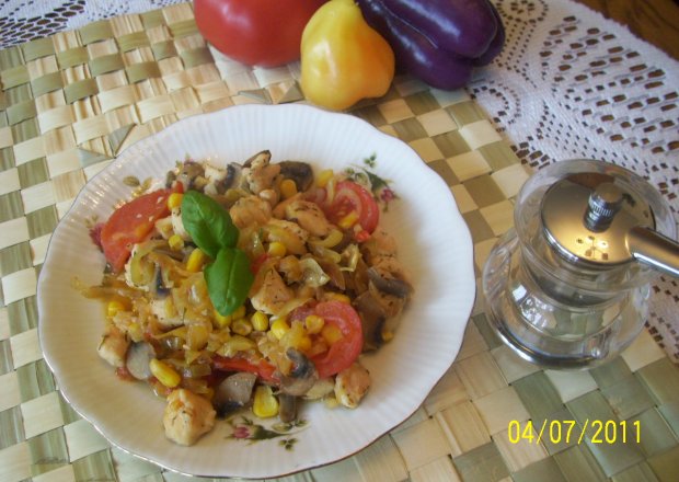 Fotografia przedstawiająca Filet drobiowy z warzywami