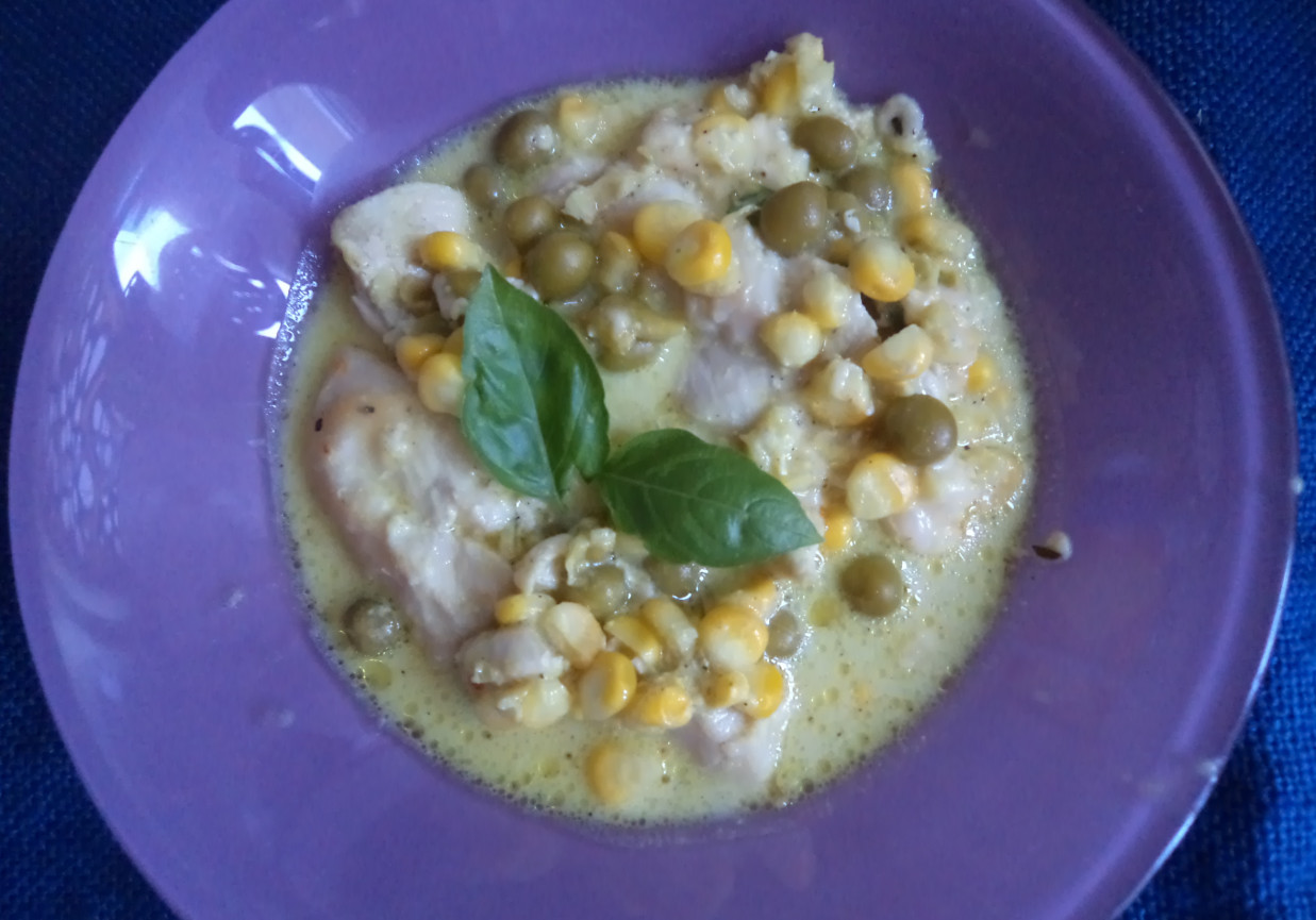 Filet duszony z kukurydzą i groszkiem - z dodatkiem Mascarpone i żółtego sera :) foto