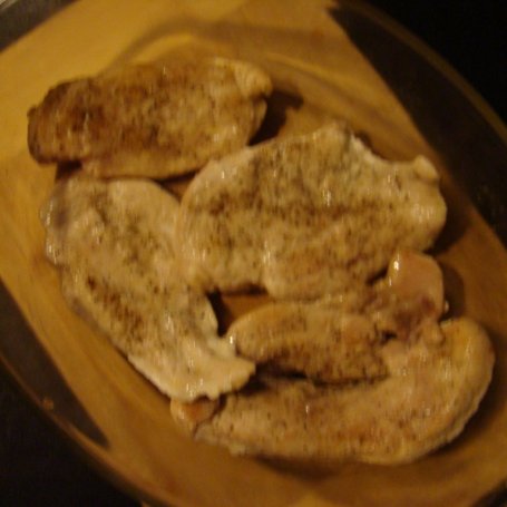 Krok 3 - Filet kurczęcy pod pieczarkową pierzynką i pieczonymi ziemniaczkami foto