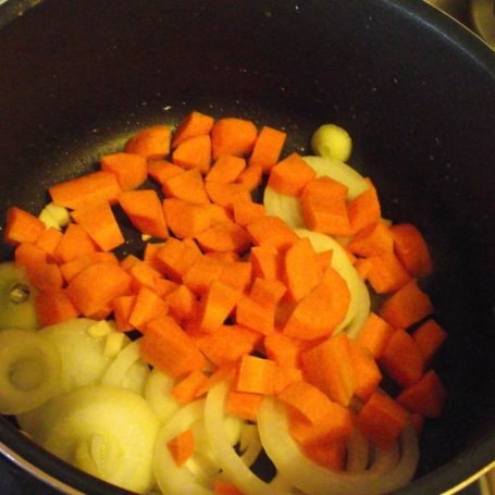 Krok 4 - Filet pieczony w płatkach kukurydzianych z warzywnym sosem curry foto