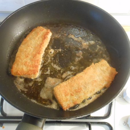 Krok 5 - Filet rybny w parmezanowej panierce foto