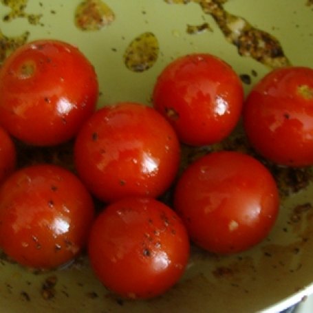 Krok 4 - Filet w sosie z pomidorkami koktajlowymi foto