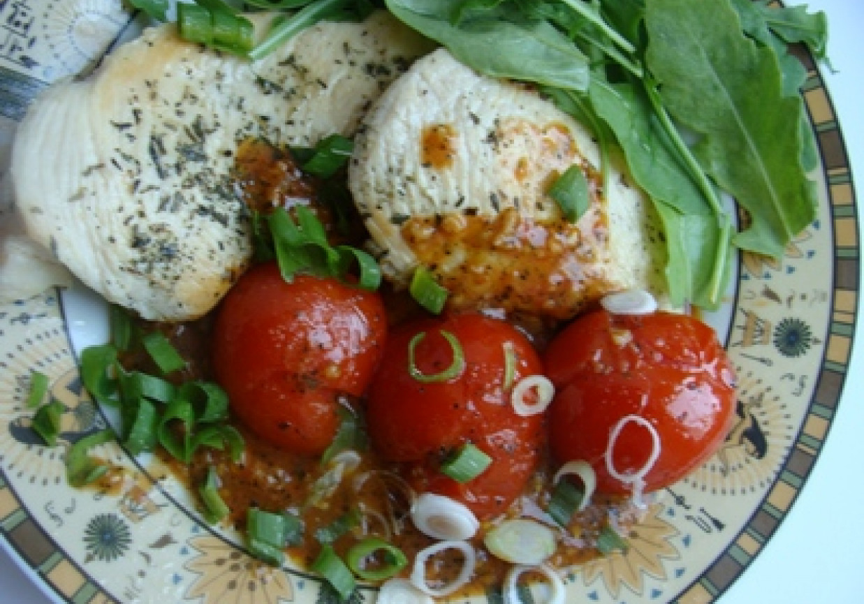 Filet w sosie z pomidorkami koktajlowymi foto