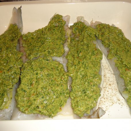 Krok 3 - Filet z dorsza otulony ziołowo - miętową pierzynką foto