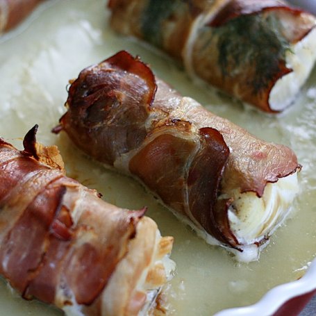 Krok 3 - Filet z dorsza w dojrzewającej szynce z sosem cytrynowo koperkowym foto