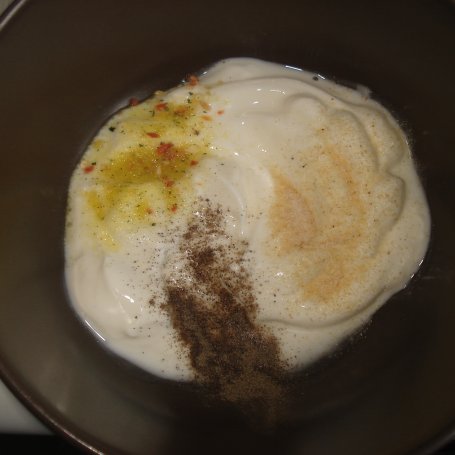 Krok 2 - Filet z indyka w marynacie z jogurtu i płatek kukurydzianych- z papryczką Baby zaserwowany :) foto