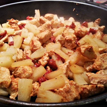 Krok 8 - Filet z indyka z ananasem i suszonymi pomidorami foto