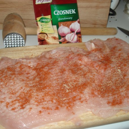 Krok 2 - Filet z indyka z nadzieniem z kiełków i Camemberta :) foto