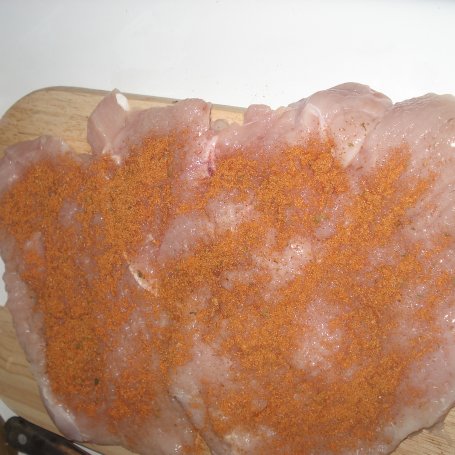 Krok 2 - Filet z indyka z nadzieniem z suszonych pomidorów i sezamu foto
