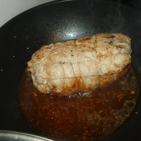 Krok 6 - Filet z indyka z nadzieniem z suszonych pomidorów i sezamu foto
