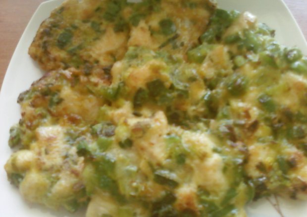 Fotografia przedstawiająca Filet z kurczaka na zielono