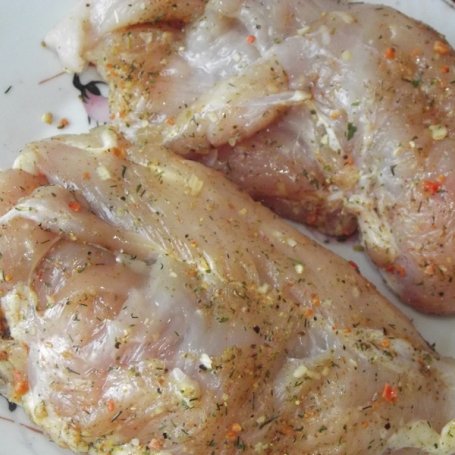Krok 6 - Filet z kurczaka nadziewany suszoną żurawiną z aromatycznym żurawinowym sosem foto