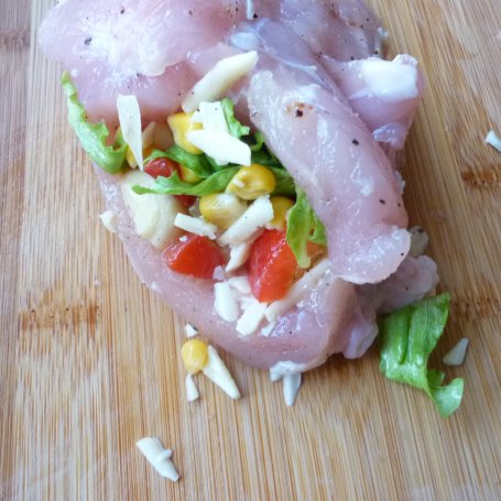 Krok 4 - Filet z kurczaka nadziewany warzywami  foto