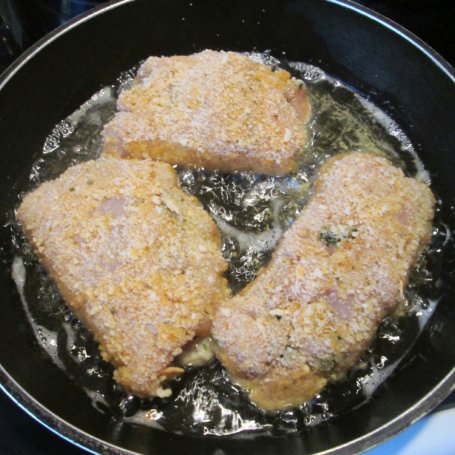 Krok 3 - Filet z kurczaka nadziewany  wędzonym łososiem foto
