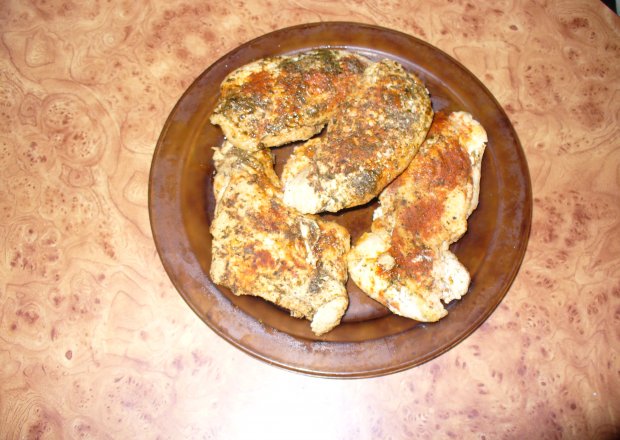 Fotografia przedstawiająca Filet z kurczaka  pieczony bez tłuszczu