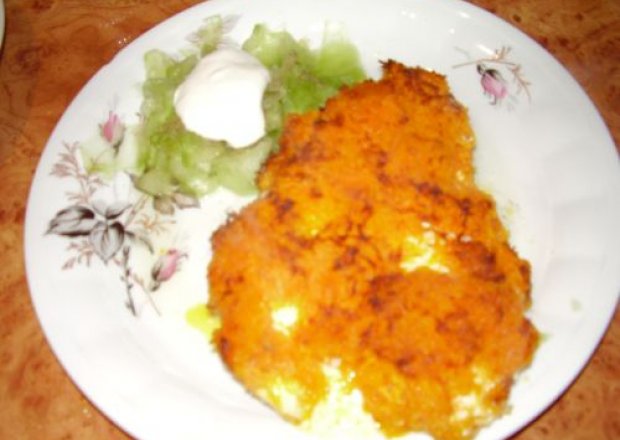 Fotografia przedstawiająca Filet z kurczaka pod marchewkową pierzynką