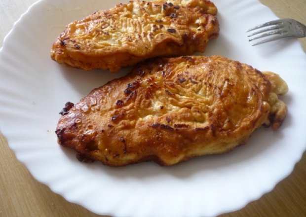 Fotografia przedstawiająca Filet z kurczaka w cieście naleśnikowym