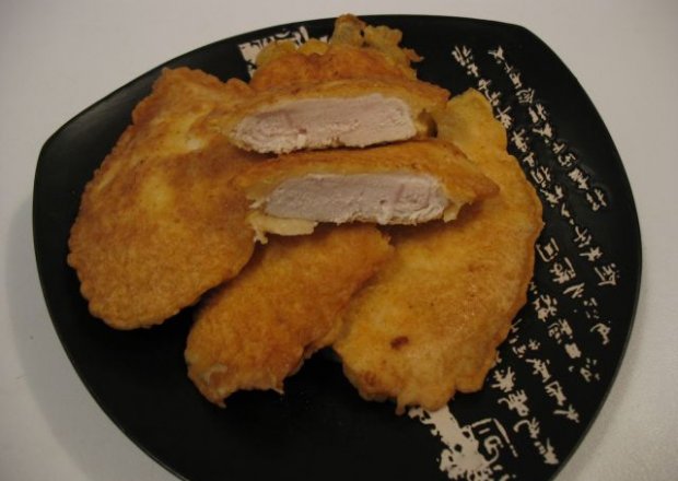 Fotografia przedstawiająca Filet z kurczaka w cieście