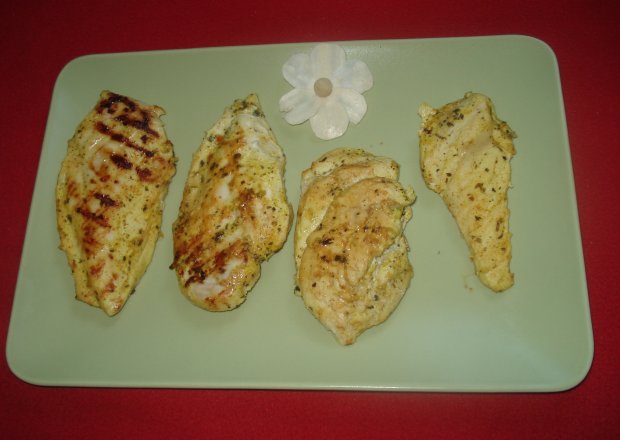 Fotografia przedstawiająca Filet z kurczaka  w marynacie jogurtowej  z nutą curry