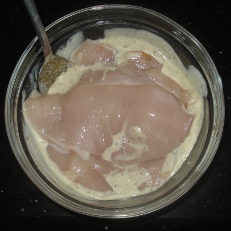 Krok 4 - Filet z kurczaka  w marynacie jogurtowej  z nutą curry foto