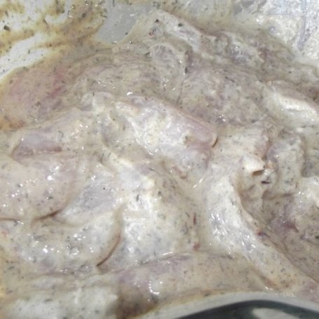 Krok 7 - Filet z kurczaka w marynacie jogurtowo-ziołowej foto