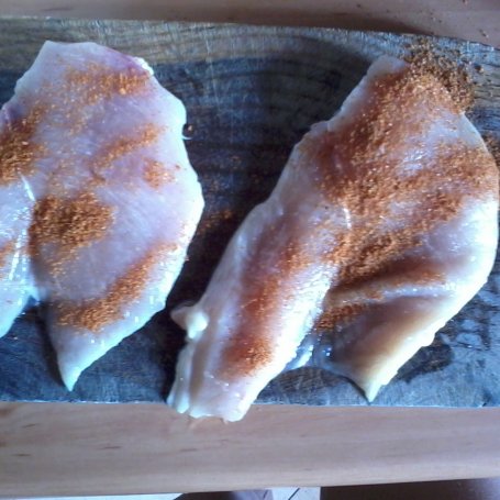 Krok 1 - Filet z kurczaka w miodowej panierce foto