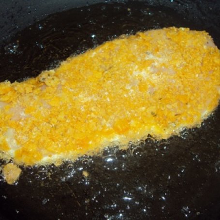 Krok 4 - Filet z kurczaka w płatkach kukurydzianych foto