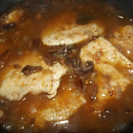 Krok 6 - Filet z kurczaka w sosie borowikowym foto