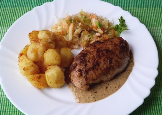 Fotografia przedstawiająca Filet z kurczaka w sosie prowansalskim