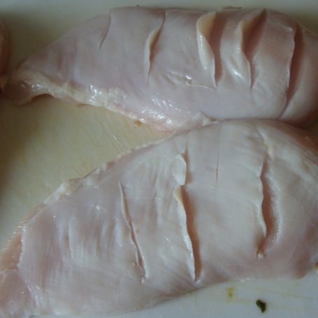 Krok 3 - Filet z kurczaka w ziołowo musztardowej marynacie foto
