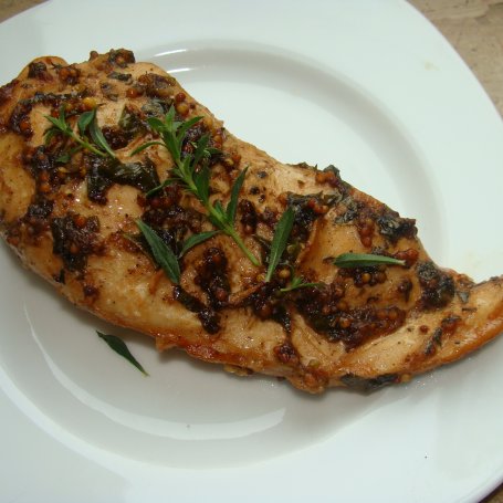 Krok 6 - Filet z kurczaka w ziołowo musztardowej marynacie foto