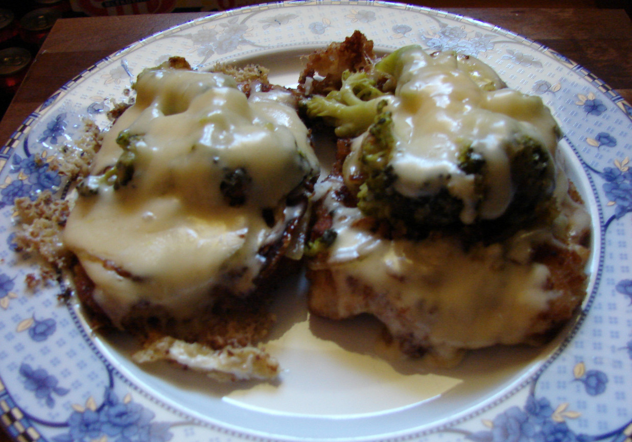 filet z kurczaka z brokułami i serem foto