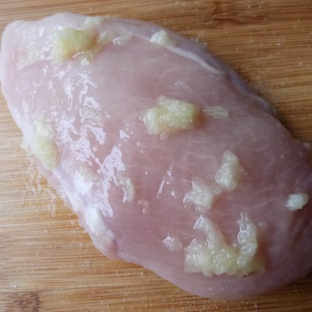 Krok 2 - Filet z kurczaka z imbirem i przyprawą do gyrosa foto