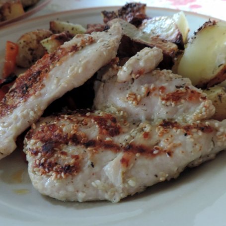 Krok 4 - Filet z kurczaka z marynacie miodowo-sezamowej foto