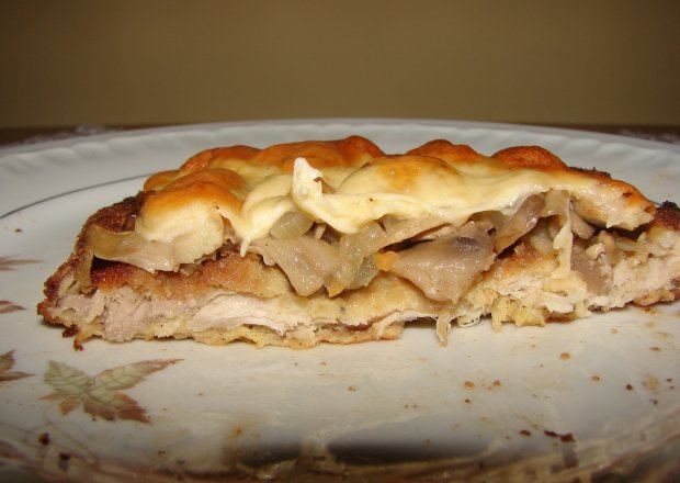 Fotografia przedstawiająca Filet z kurczaka z pieczarkami i serem