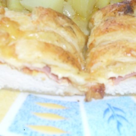Krok 4 - Filet z kurczaka z serem w cieście francuskim foto