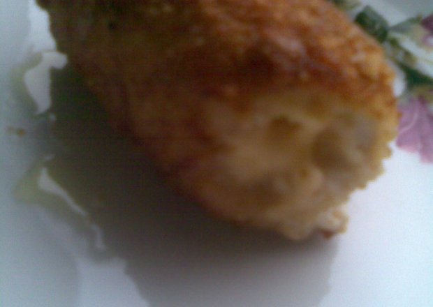 Fotografia przedstawiająca Filet z kurczaka  z serem  w panierce orzechowej