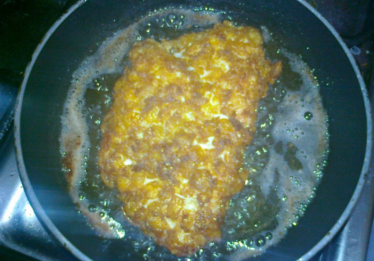 Filet z kurczaka z serkiem topionym w płatkach kukurydzianych foto