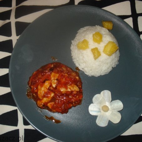 Krok 3 - Filet z kurczaka z sosem pomidorowo-warzywny podany z ryżem i ananasem foto