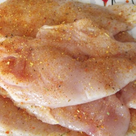 Krok 3 - Filet z kurczaka zapiekany z prażoną cebulką foto