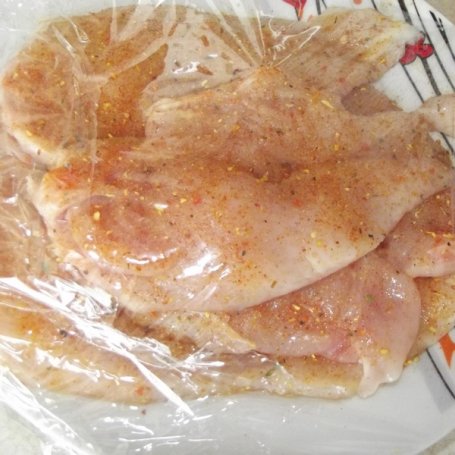 Krok 4 - Filet z kurczaka zapiekany z prażoną cebulką foto