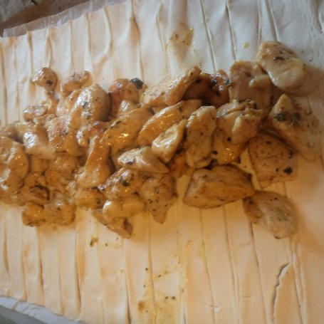 Krok 3 - Filet  z kurczaka ze szpinakiem i serem -ciastem francuskim otulony :) foto