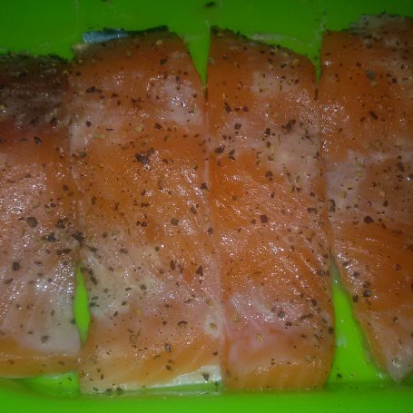 Krok 1 - FILET Z ŁOSOSIA SMAŻONY NA MAŚLE foto