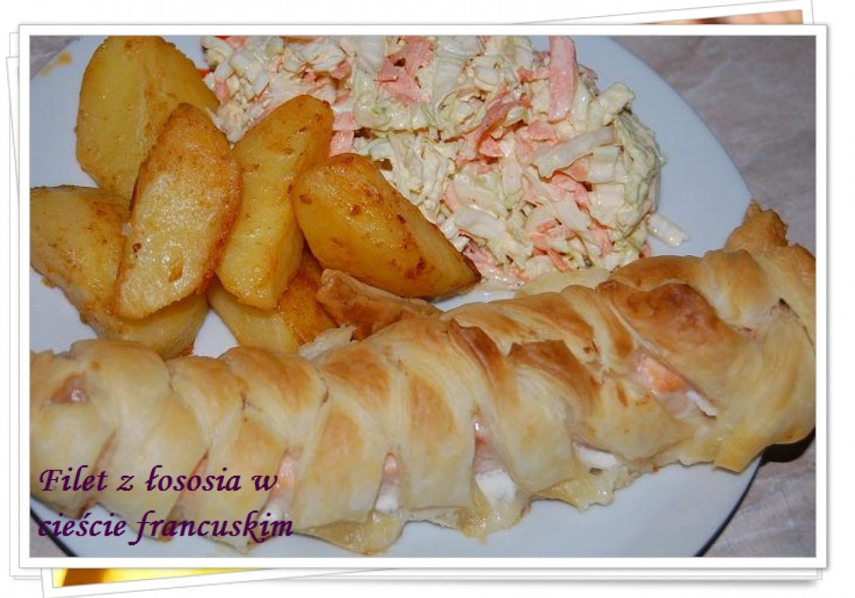 Filet z łososia w cieście francuskim foto