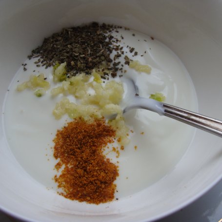 Krok 1 - Filet z makaronem i sosem jogurtowym foto