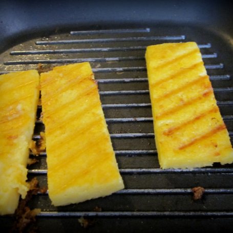 Krok 3 - Filet z morszczuka w kukurydzy z grillowaną  polentą foto