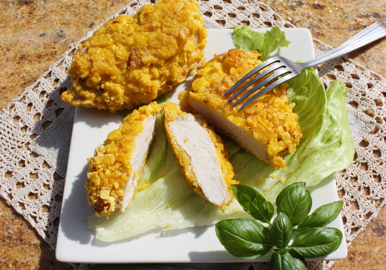 Filet z piersi kurczaka pieczony w płatkach kukurydzianych